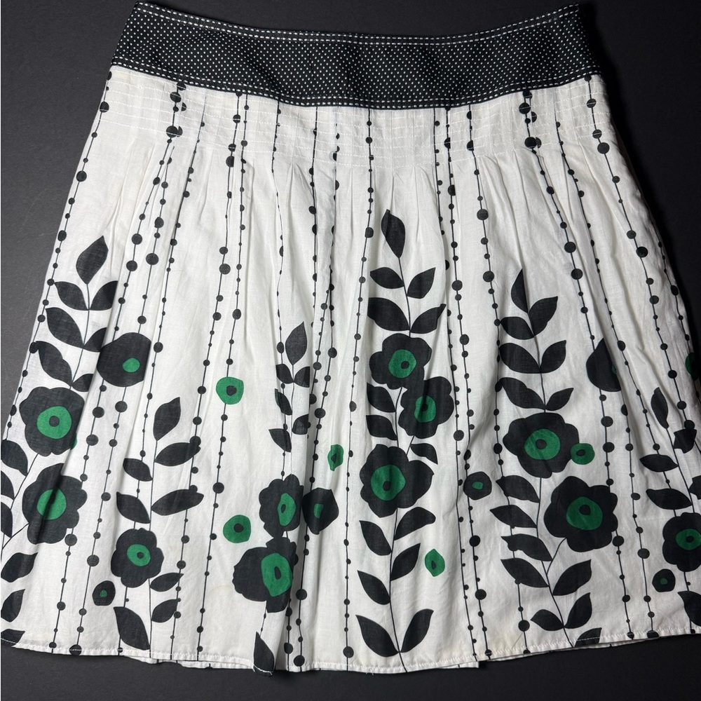 AB Studio Black, White, Green floral A-line skirt Size 10 100% cotton.